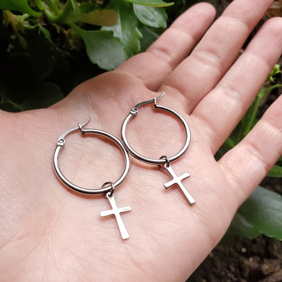 NWOT 25mm Silver Cross Huggie Earrings - Picture 3 of 16